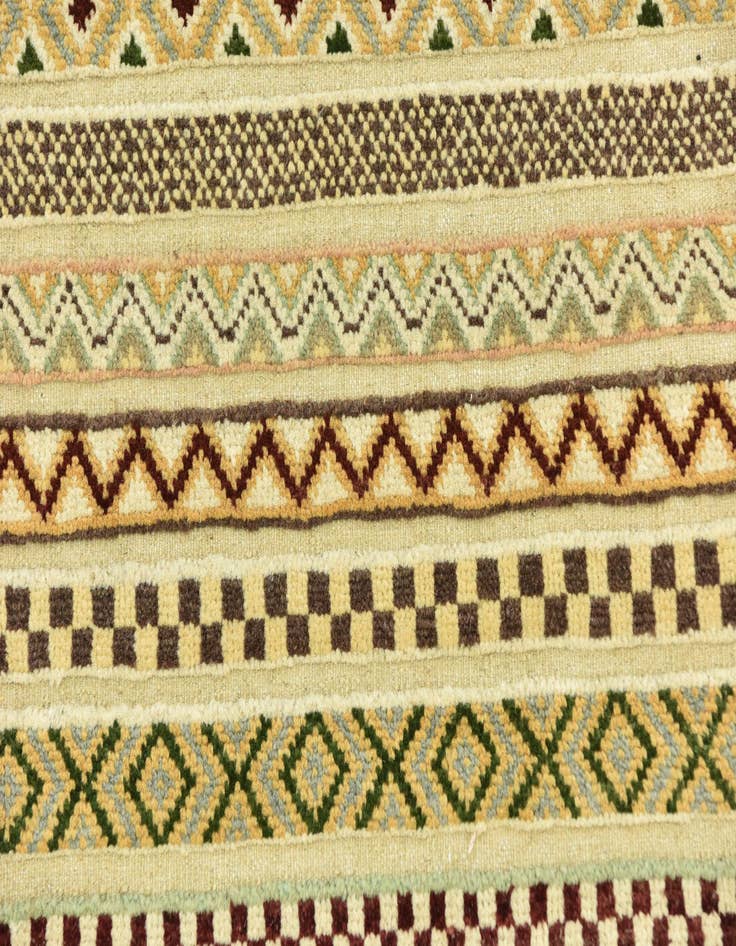 Detail image of  3' 3 x 5'  Hand Knotted Darya Rug