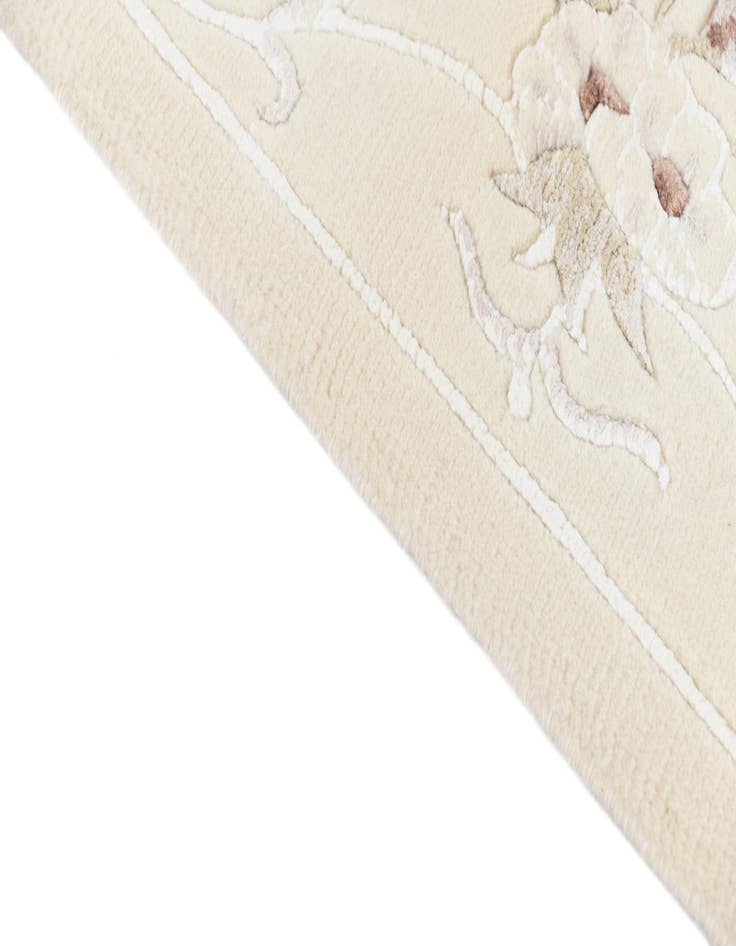 Detail image of  2' 9 x 4' 8  Hand Knotted Darya Wool Rug