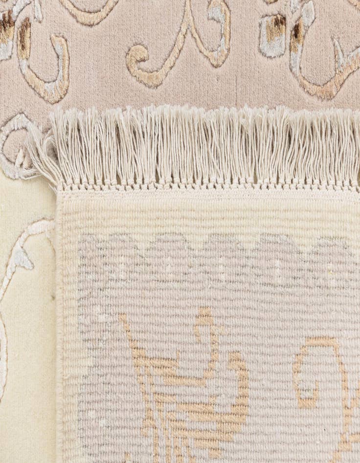 Detail image of  2' 11 x 4' 11  Hand Knotted Darya Wool Rug