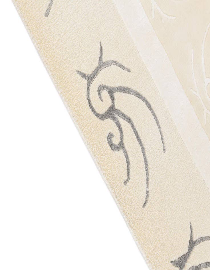 Detail image of  5' 7 x 7' 10 Darya Rug