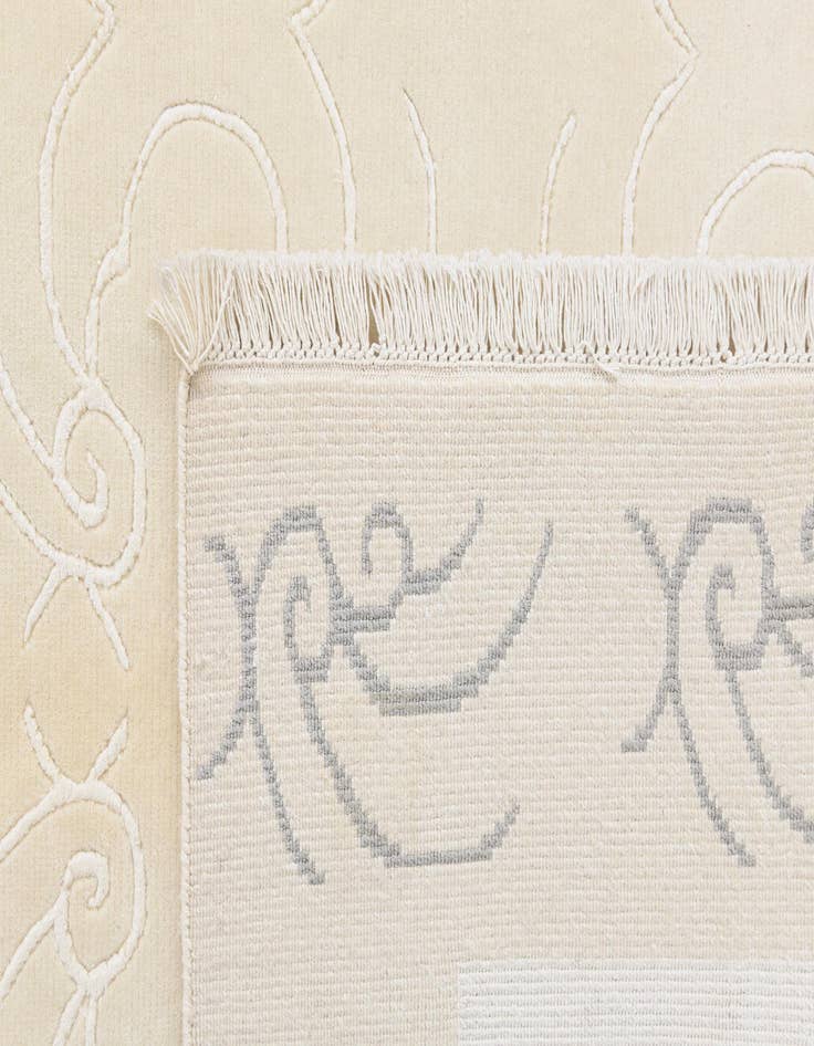 Detail image of  5' 7 x 7' 10 Darya Rug