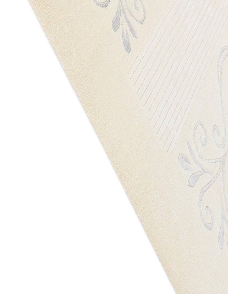 Detail image of  5' 7 x 8' Darya Rug