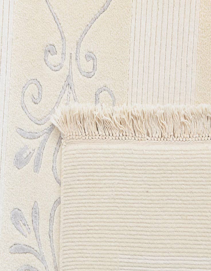 Detail image of  5' 7 x 8' Darya Rug