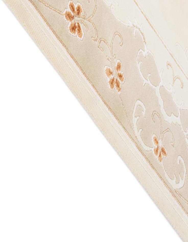 Detail image of  5' 7 x 8' Darya Rug