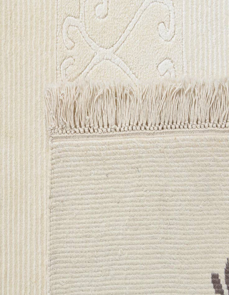 Detail image of  5' 9 x 8'  Hand Knotted Darya Wool Rug