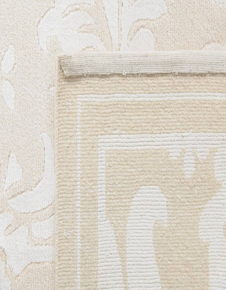 Detail image of  5' 9 x 7' 10  Hand Knotted Darya Wool Rug