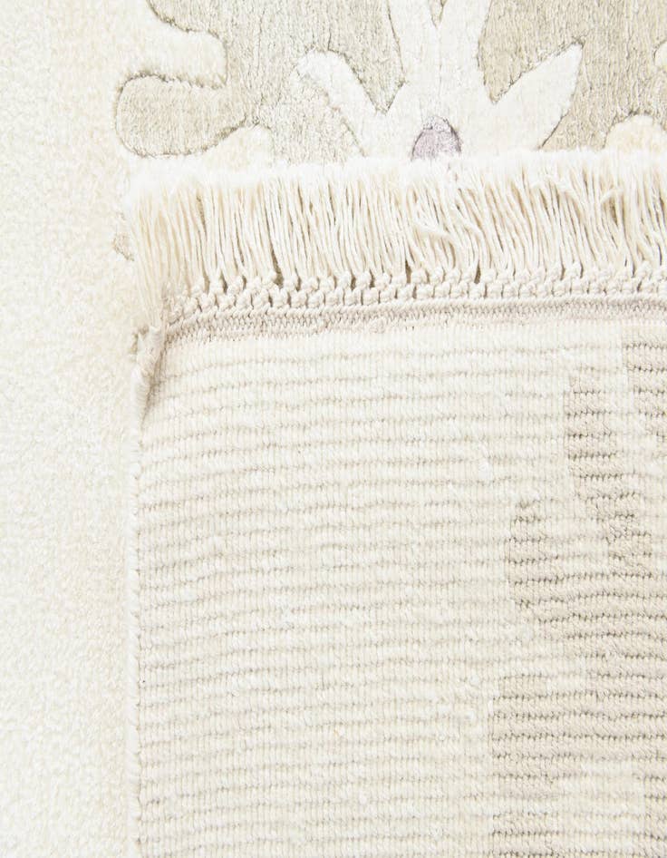 Detail image of  5' 6 x 8'  Hand Knotted Darya Wool Rug