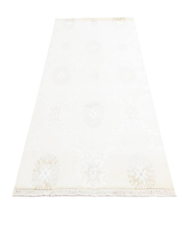 Detail image of  5' 5 x 8'  Hand Knotted Darya Wool Rug