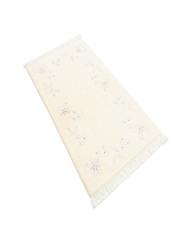 Detail image of  2' 7 x 4' 6  Hand Knotted Darya Wool Rug