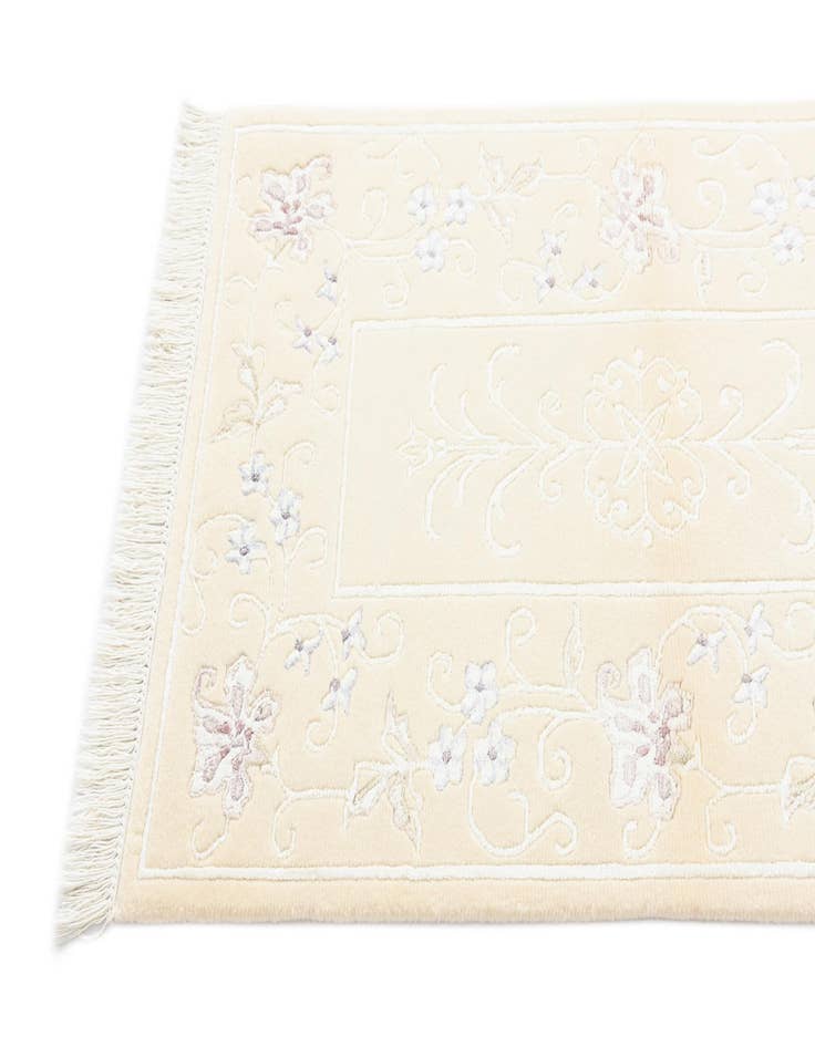 Detail image of  2' 7 x 4' 6  Hand Knotted Darya Wool Rug