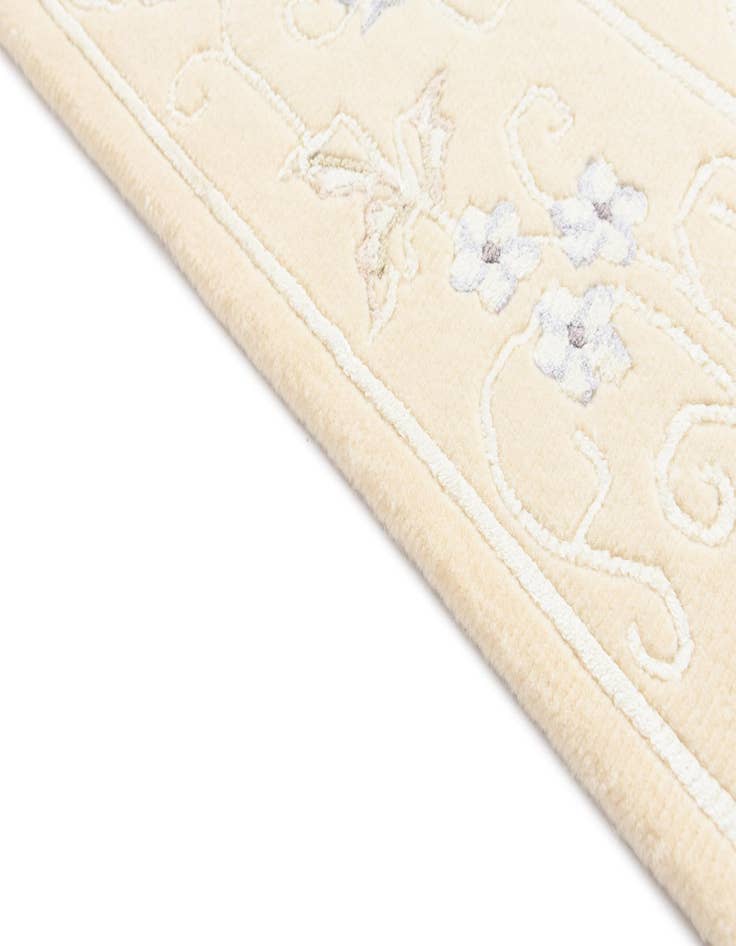 Detail image of  2' 7 x 4' 6  Hand Knotted Darya Wool Rug