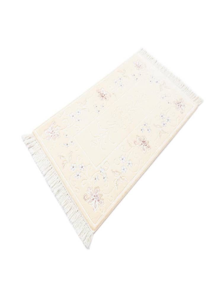 Detail image of  2' 7 x 4' 7  Hand Knotted Darya Rug