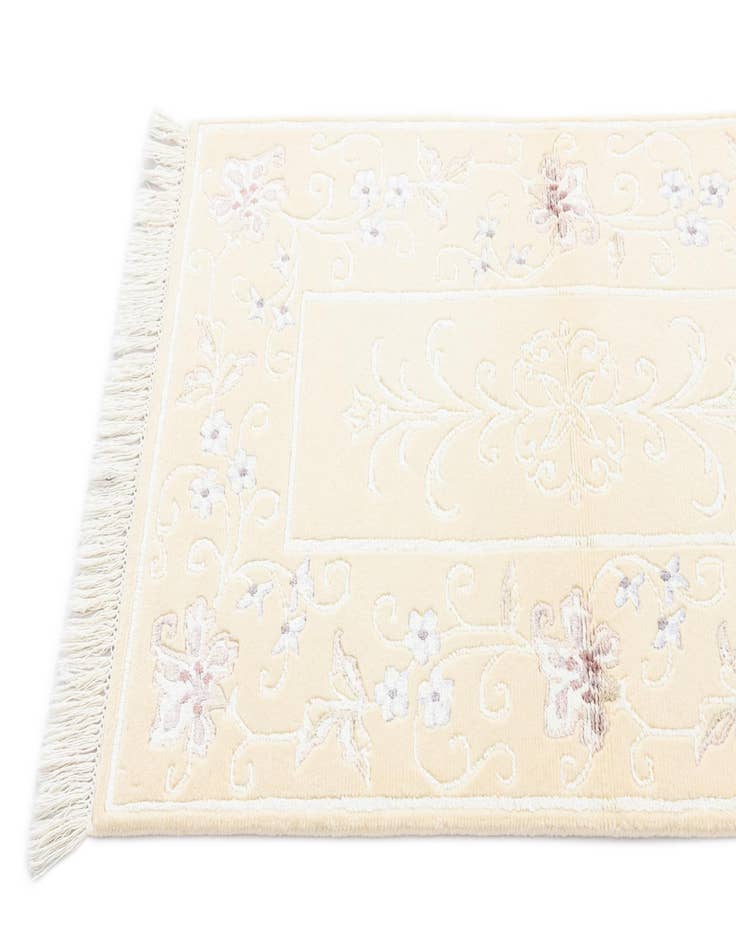 Detail image of  2' 7 x 4' 7  Hand Knotted Darya Rug