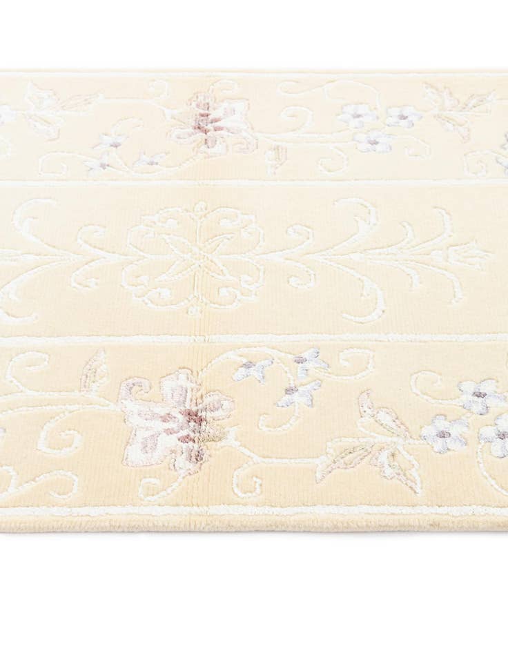 Detail image of  2' 7 x 4' 7  Hand Knotted Darya Rug