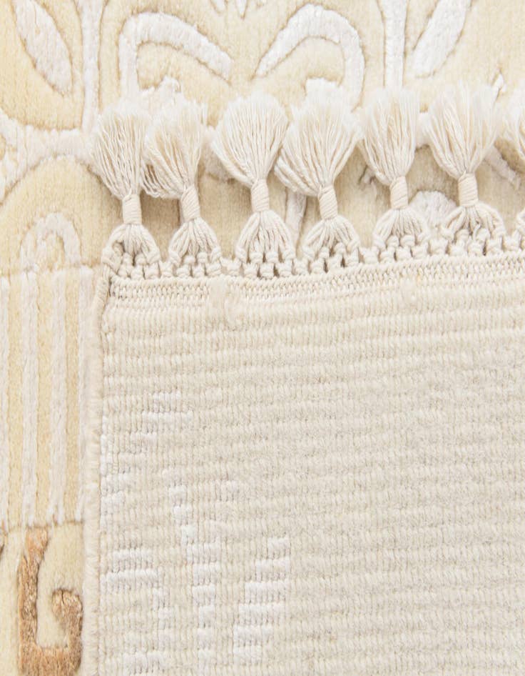Detail image of  2' 7 x 4' 7  Hand Knotted Darya Wool Rug