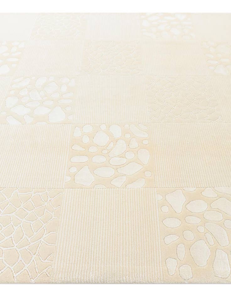 Detail image of  6' 8 x 9' 2  Hand Knotted Darya Rug