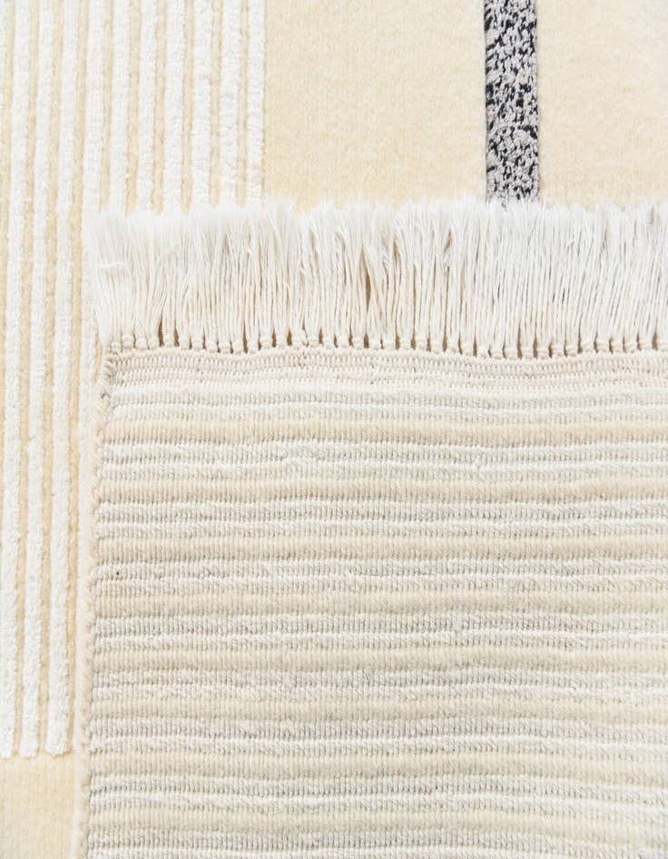 Detail image of  6' 7 x 9' 11  Hand Knotted Darya Rug