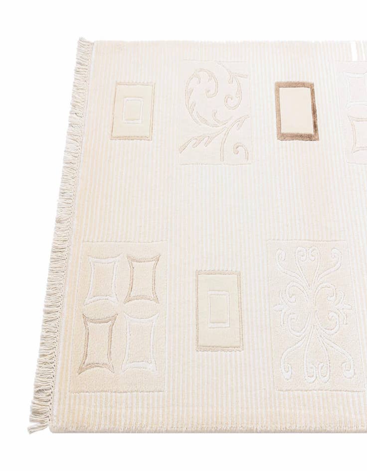 Detail image of  2' 8 x 4' 11  Hand Knotted Darya Rug