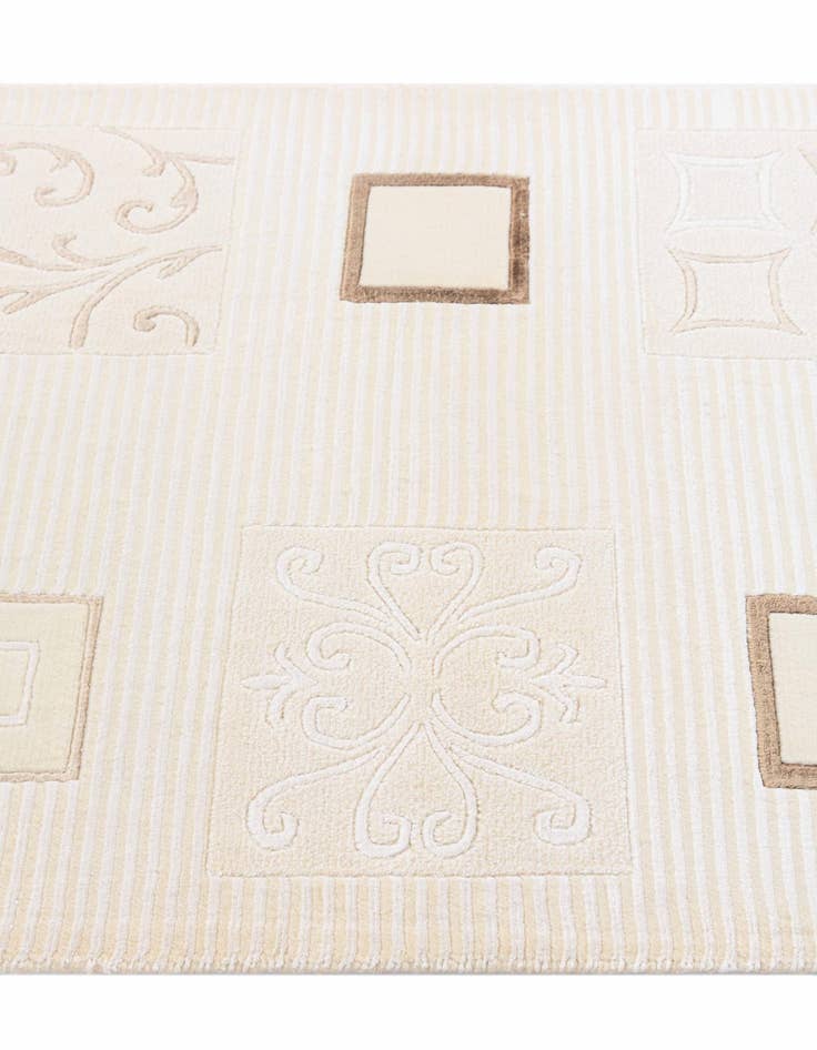 Detail image of  2' 8 x 4' 11  Hand Knotted Darya Rug