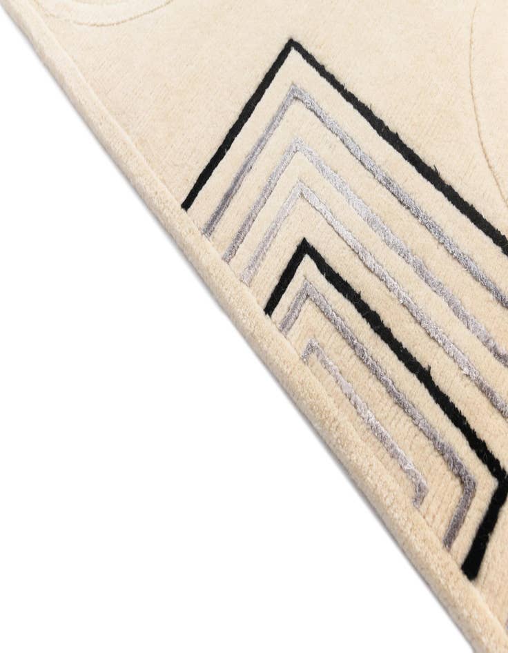 Detail image of  2' 11 x 4' 11  Hand Knotted Darya Rug