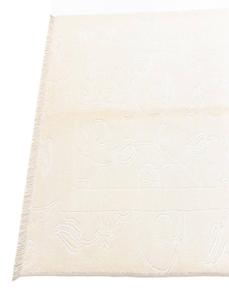 Detail image of  4' 1 x 6' Darya Rug