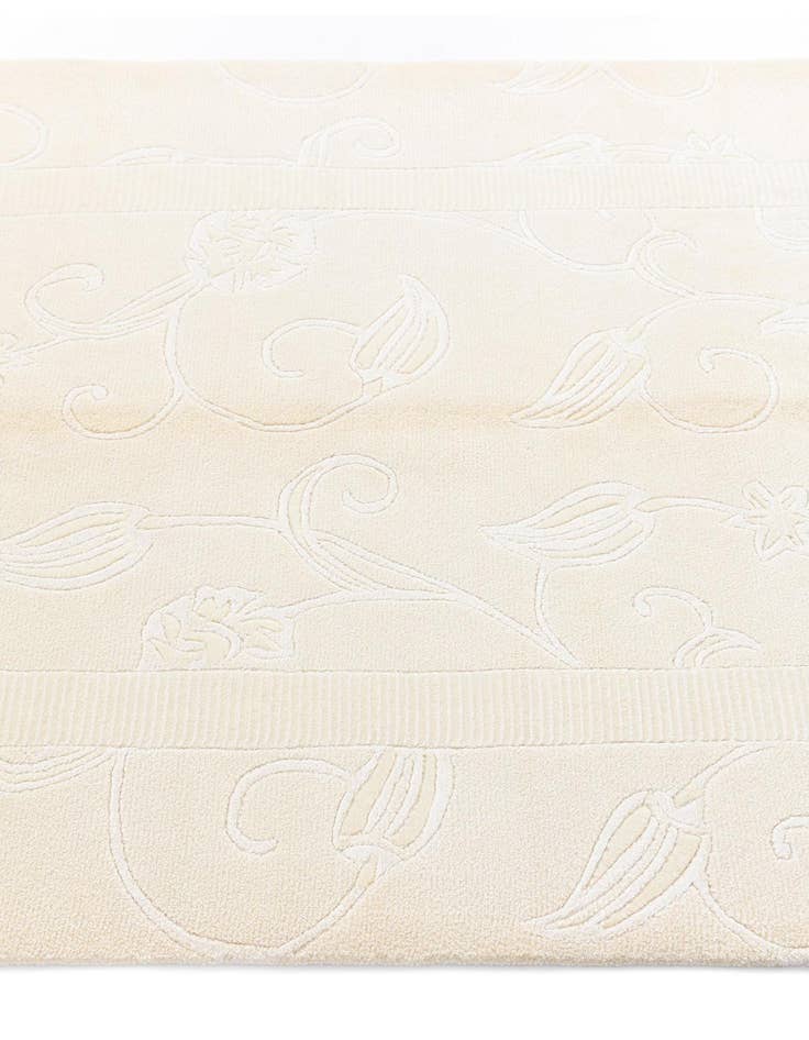 Detail image of  4' 1 x 6' Darya Rug