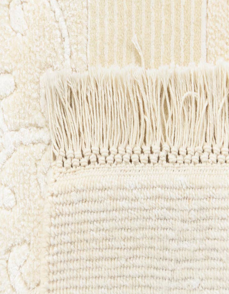 Detail image of  4' x 6' Darya Rug