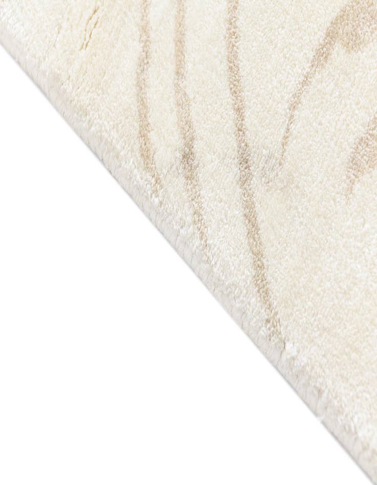 Detail image of  6' 6 x 9' 10 Darya Rug