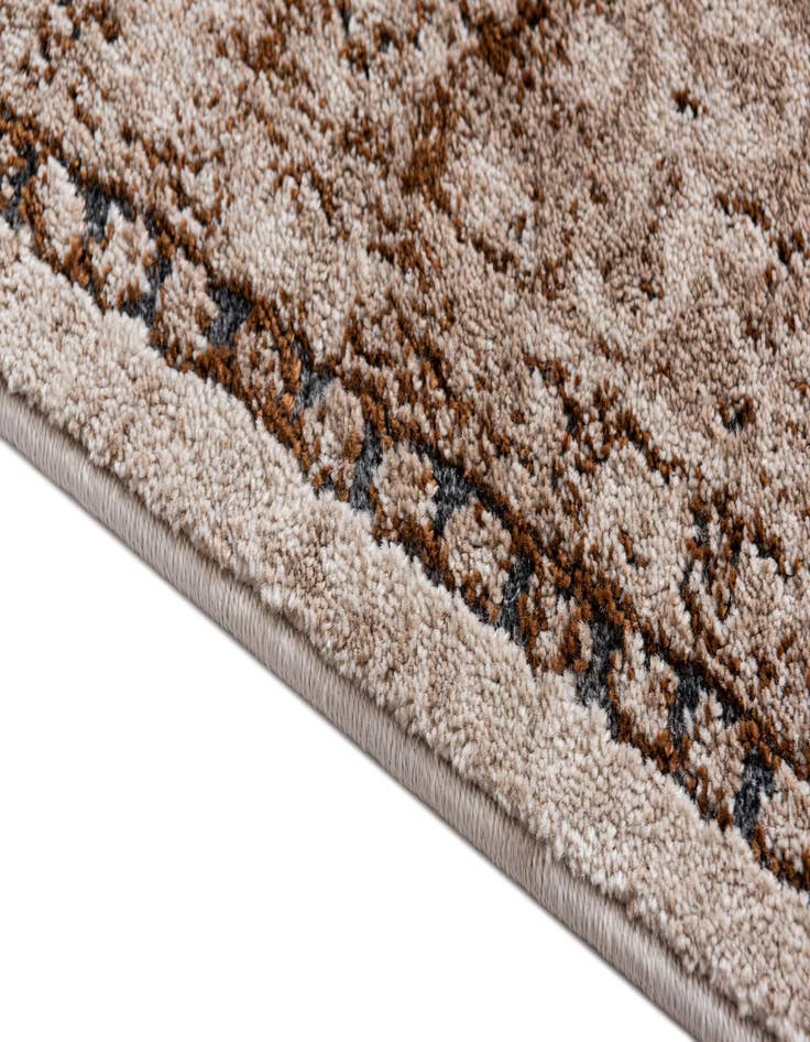 Detail image of 5' 3 x 7' 7 Estate Rug