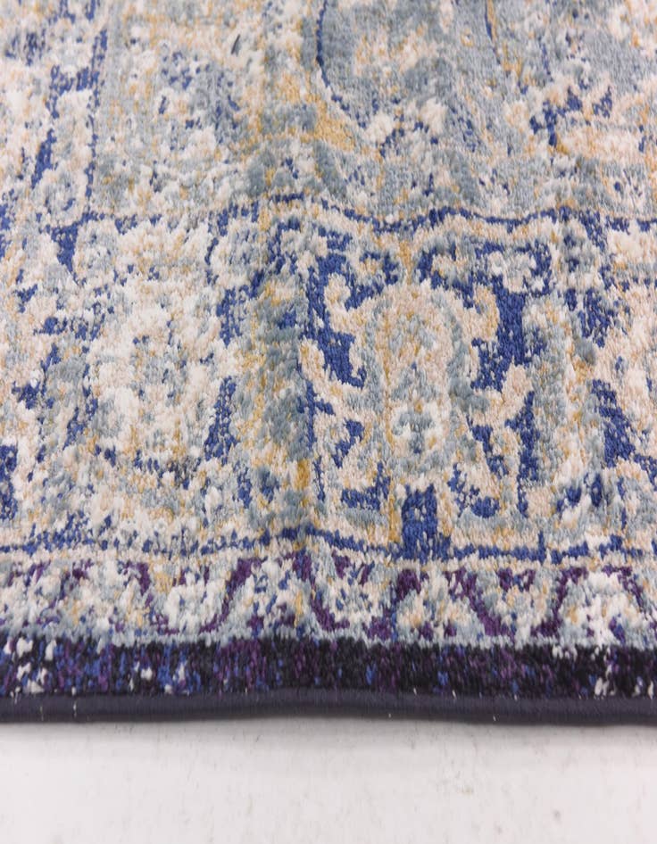 Detail image of  5' 3 x 7' 3 Fleur Rug