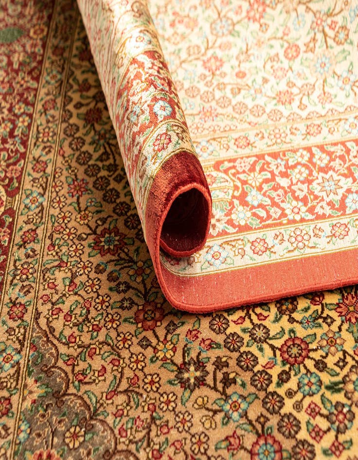 Detail image of  2' 7 x 4' Ghom Silk Rug