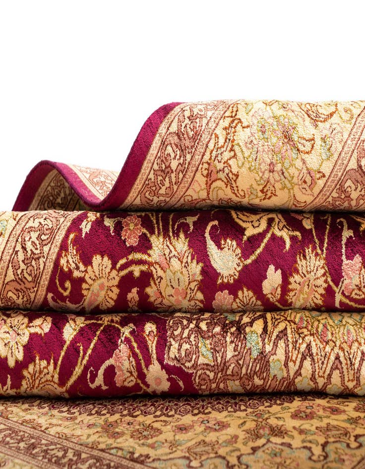 Detail image of  4' 3 x 6' 7 Ghom Silk Rug