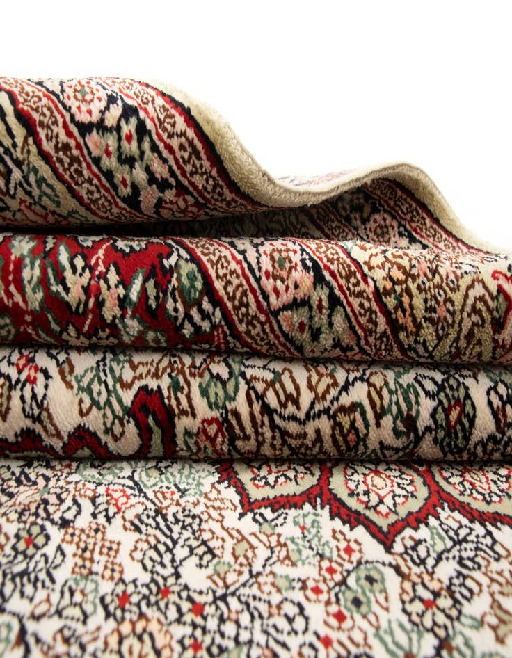 Detail image of 2' 11 x 4' 11 Hand Knotted Hereke Rug