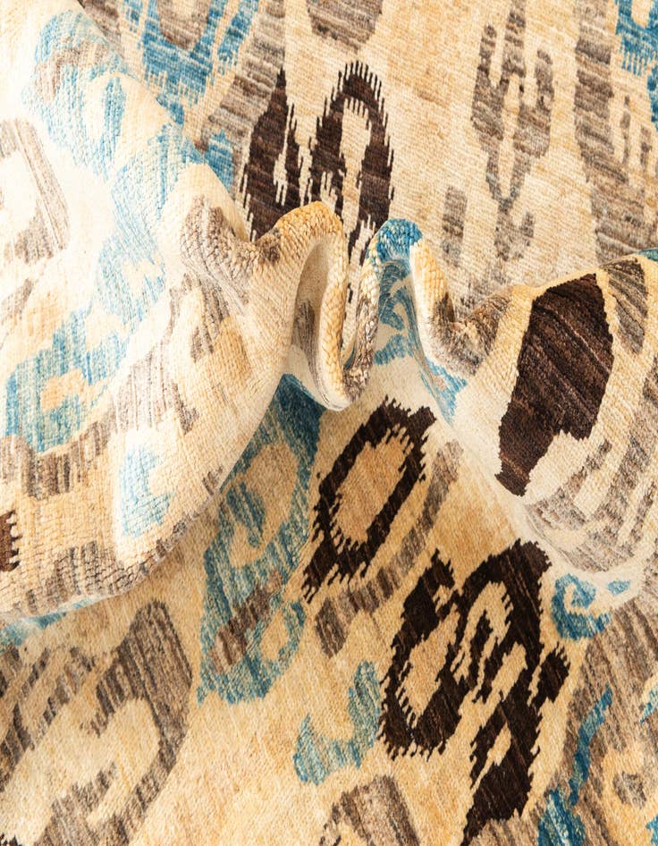 Detail image of  6' 8 x 9' 3  Hand Knotted Ikat Oriental Rug