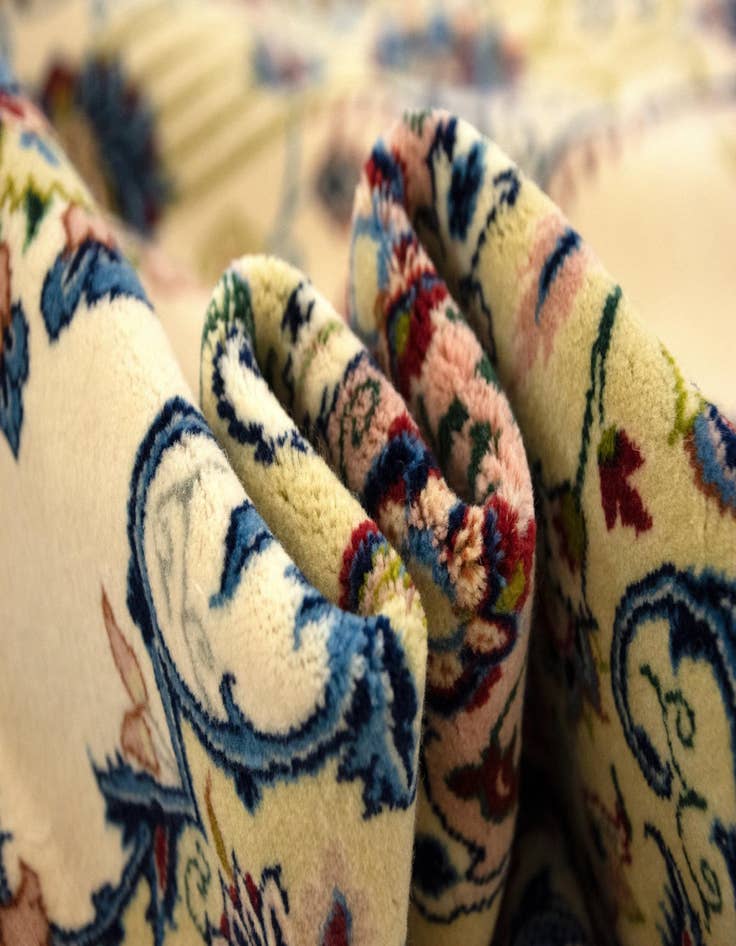 Detail image of  3' 6 x 5' 8 Isfahan Rug