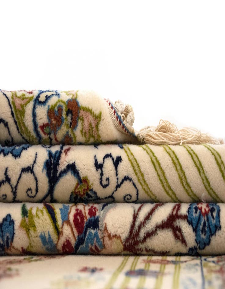 Detail image of  3' 6 x 5' 8 Isfahan Rug