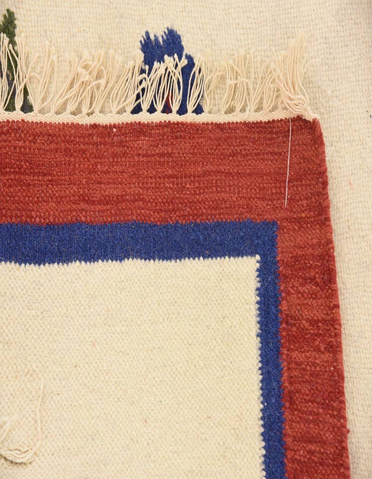 Detail image of  5' 6 x 7' 8  Hand Woven Kilim Dhurrie Wool Rug