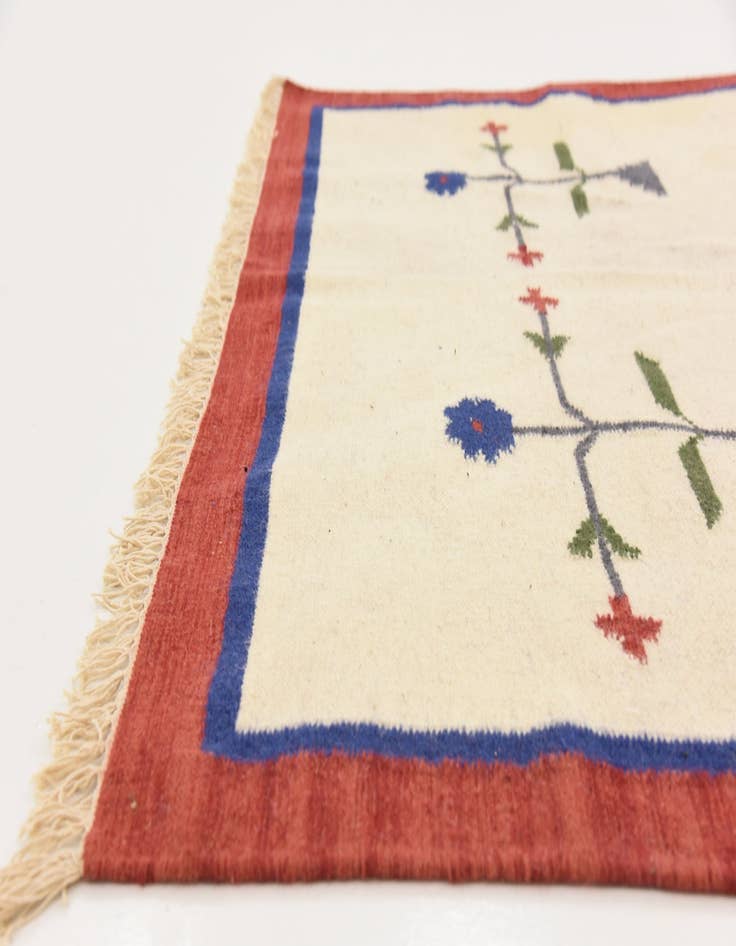 Detail image of  5' 6 x 7' 8  Hand Woven Kilim Dhurrie Wool Rug