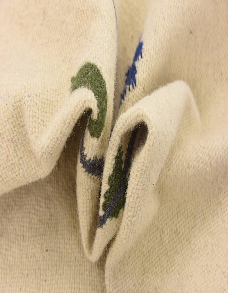 Detail image of  5' 6 x 7' 8  Hand Woven Kilim Dhurrie Wool Rug