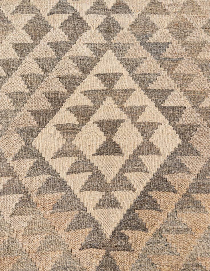 Detail image of  4' x 5' 8  Hand Woven Kilim Maymana Wool Rug
