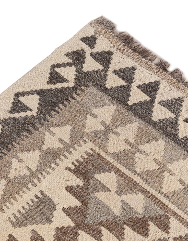 Detail image of  4' 1 x 5' 11  Hand Woven Kilim Maymana Wool Rug