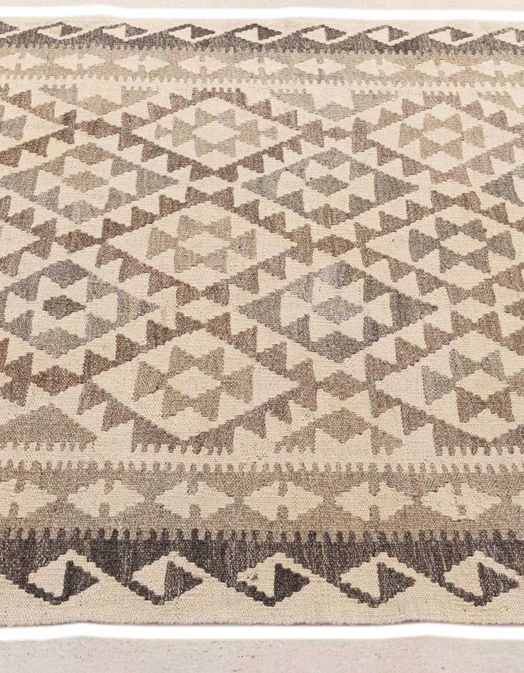 Detail image of  4' 1 x 5' 11  Hand Woven Kilim Maymana Wool Rug