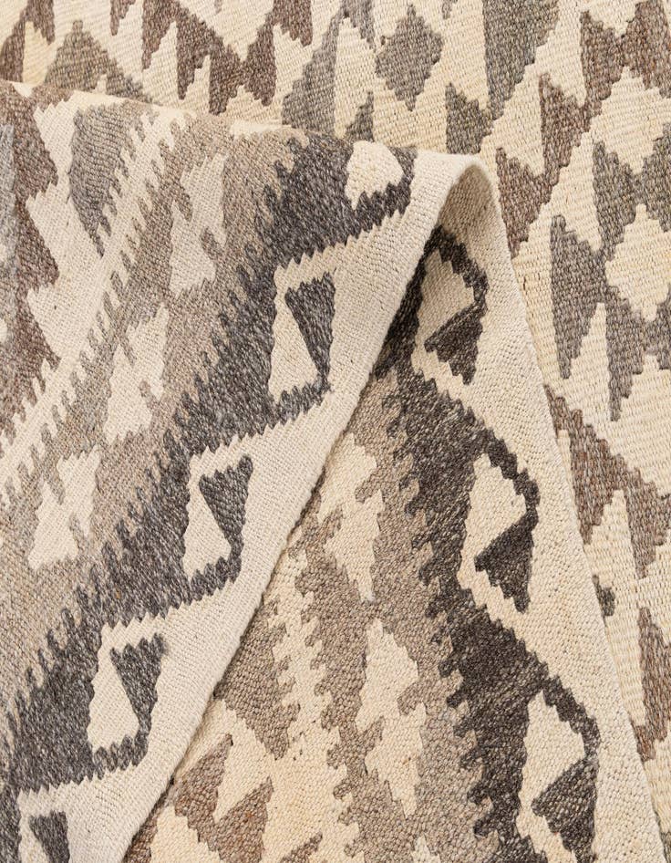 Detail image of  4' 1 x 5' 11  Hand Woven Kilim Maymana Wool Rug