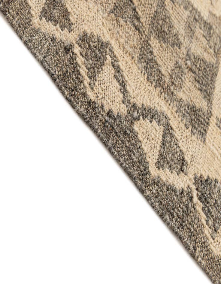 Detail image of  4' 1 x 5' 10  Hand Woven Kilim Maymana Wool Rug