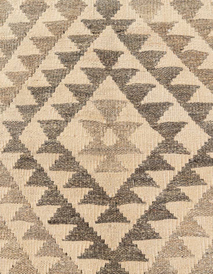 Detail image of  4' 1 x 5' 10  Hand Woven Kilim Maymana Wool Rug
