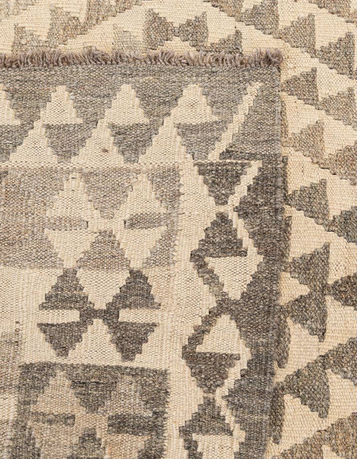 Detail image of  4' 1 x 5' 10  Hand Woven Kilim Maymana Wool Rug