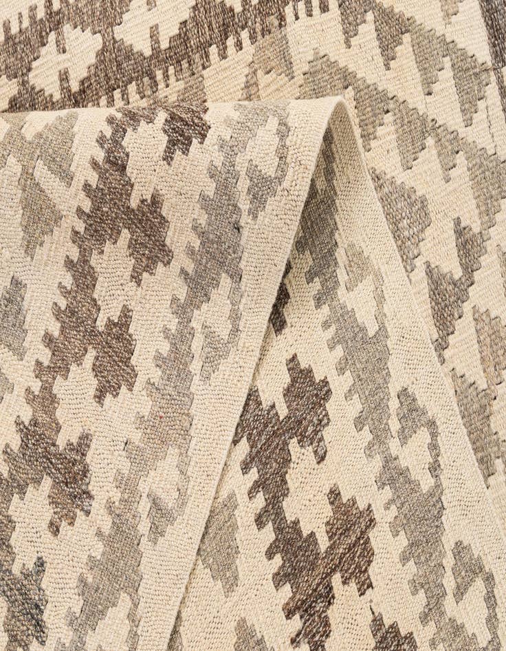 Detail image of  4' 9 x 6' 9  Hand Woven Kilim Maymana Wool Rug