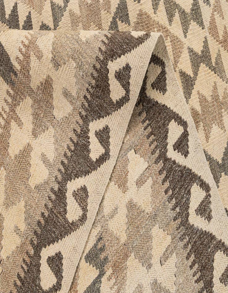 Detail image of  4' 11 x 6' 5  Hand Woven Kilim Maymana Wool Rug