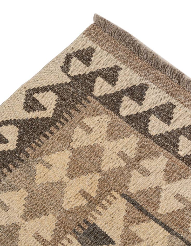 Detail image of  4' 11 x 6' 5  Hand Woven Kilim Maymana Wool Rug