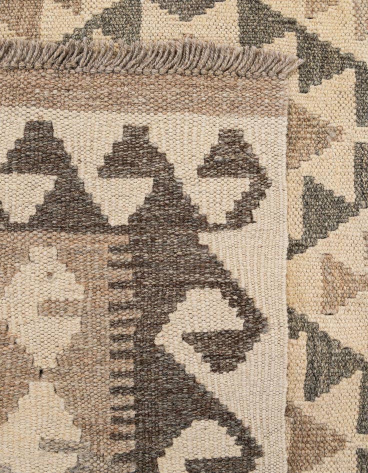 Detail image of  4' 11 x 6' 5  Hand Woven Kilim Maymana Wool Rug